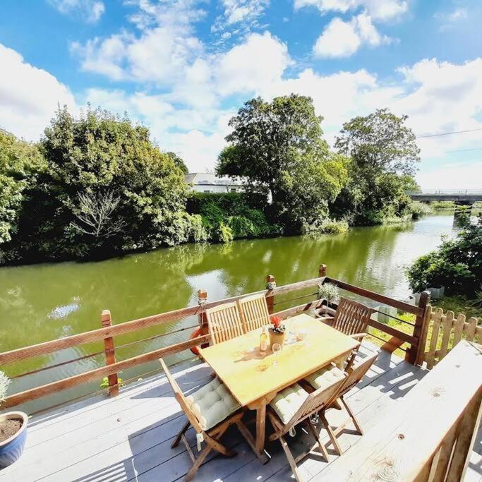 הוילה Riverside Escape Iden Rye מראה חיצוני תמונה